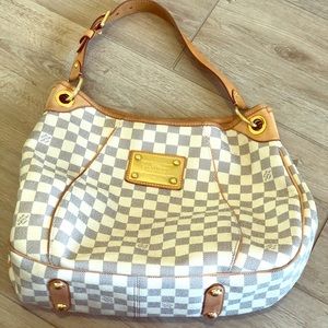 AUTHENTIC Pre Loved Louis Vuitton Purse.